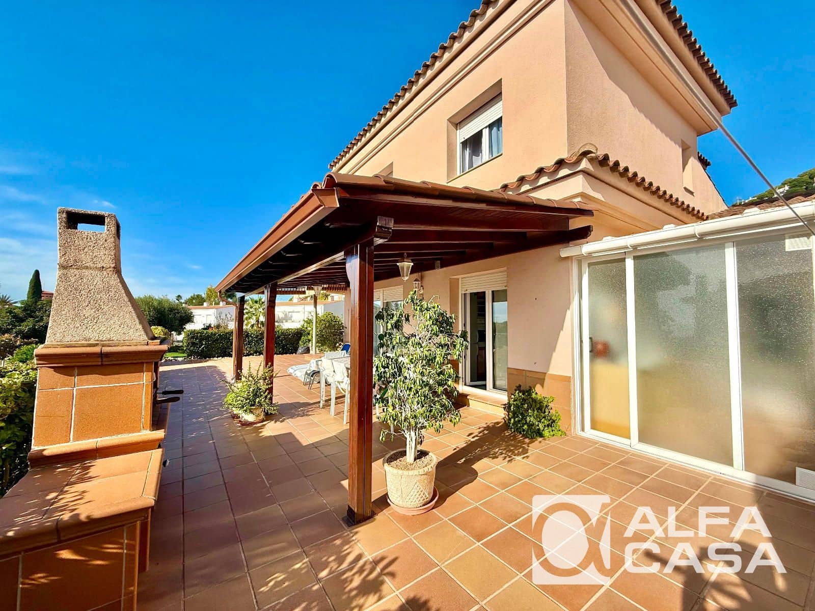 5 makuuhuone Huvila myytävänä paikassa Lloret de Mar mukana uima-altaan 
autotalli - 949 000 € (Ref: 9400089)