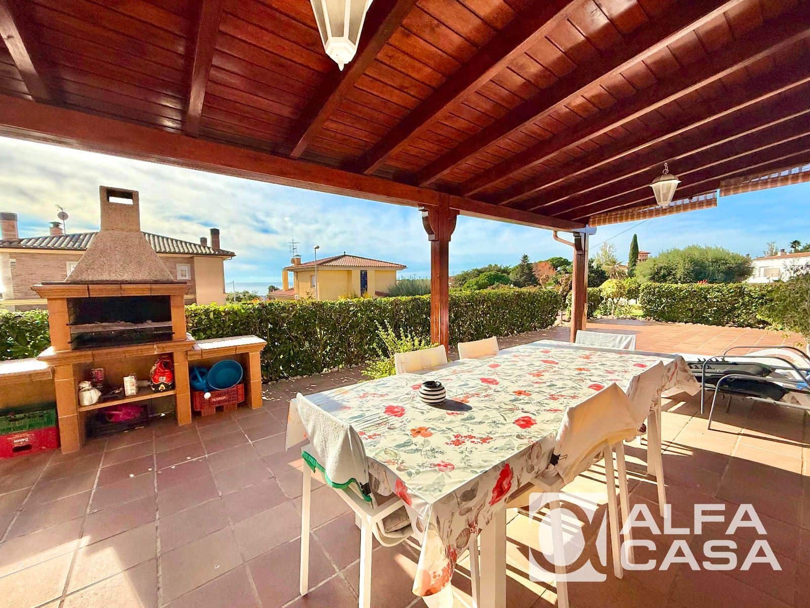 5 makuuhuone Huvila myytävänä paikassa Lloret de Mar mukana uima-altaan 
autotalli - 949 000 € (Ref: 9400089)