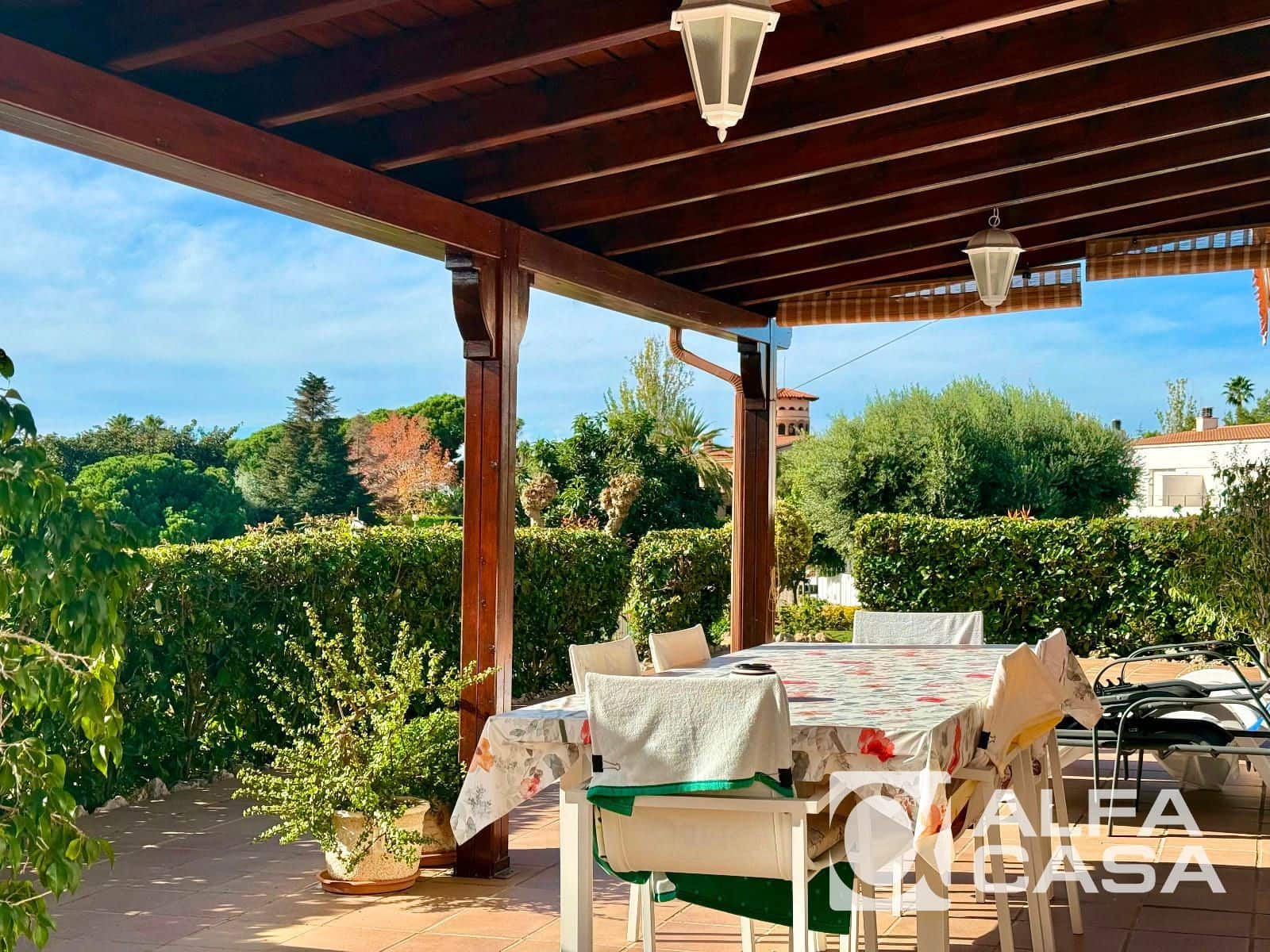 5 makuuhuone Huvila myytävänä paikassa Lloret de Mar mukana uima-altaan 
autotalli - 949 000 € (Ref: 9400089)