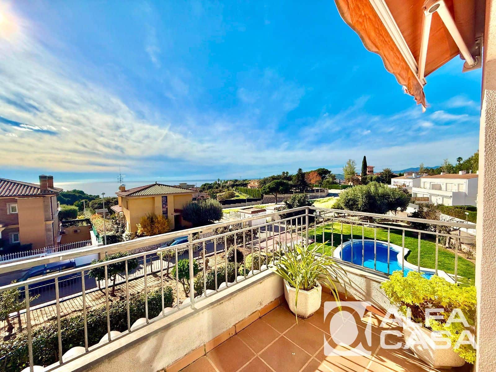 5 makuuhuone Huvila myytävänä paikassa Lloret de Mar mukana uima-altaan 
autotalli - 949 000 € (Ref: 9400089)