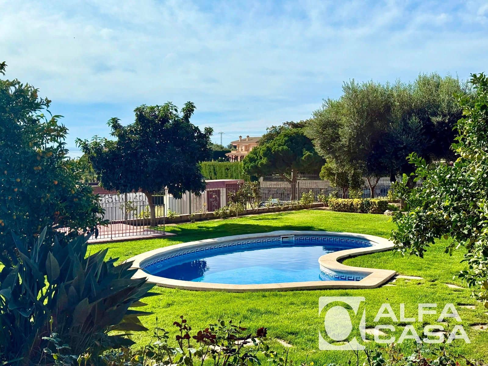 5 makuuhuone Huvila myytävänä paikassa Lloret de Mar mukana uima-altaan 
autotalli - 949 000 € (Ref: 9400089)