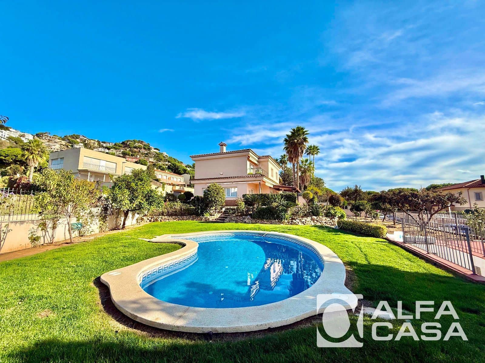 5 makuuhuone Huvila myytävänä paikassa Lloret de Mar mukana uima-altaan 
autotalli - 949 000 € (Ref: 9400089)