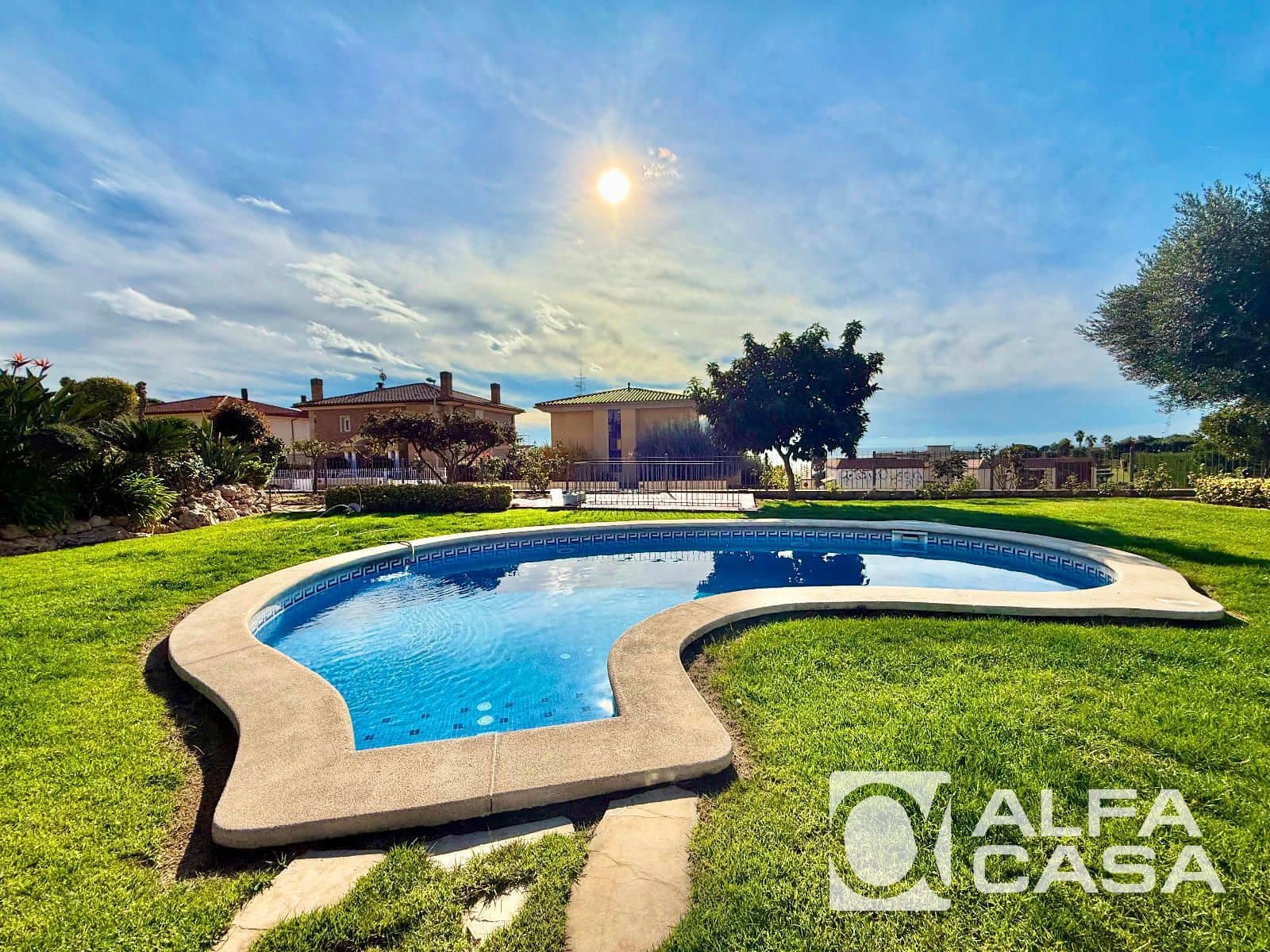 5 makuuhuone Huvila myytävänä paikassa Lloret de Mar mukana uima-altaan 
autotalli - 949 000 € (Ref: 9400089)