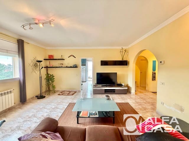 4 sovrum Villa till salu i Lloret de Mar med pool - 399 000 € (Ref: 9438967)