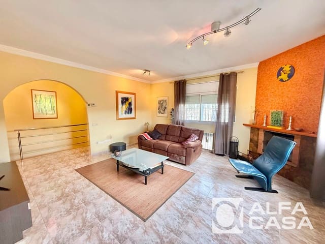 4 sovrum Villa till salu i Lloret de Mar med pool - 399 000 € (Ref: 9438967)