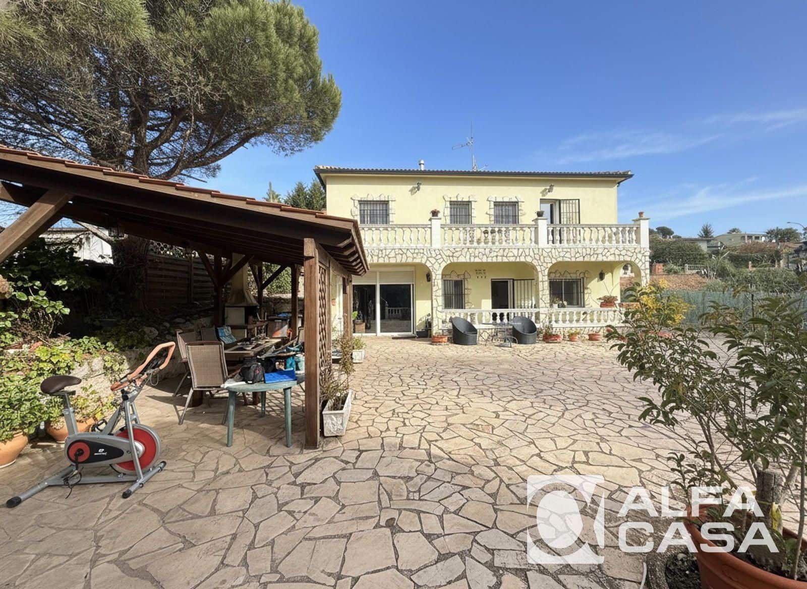 4 sovrum Villa till salu i Lloret de Mar med pool - 399 000 € (Ref: 9438967)