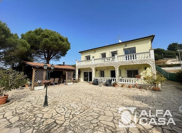 4 sovrum Villa till salu i Lloret de Mar med pool - 399 000 € (Ref: 9438967)