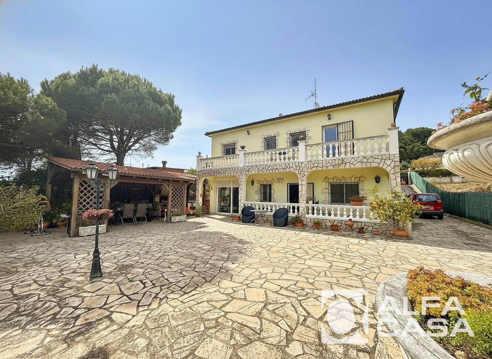 4 sovrum Villa till salu i Lloret de Mar med pool - 399 000 € (Ref: 9438967)