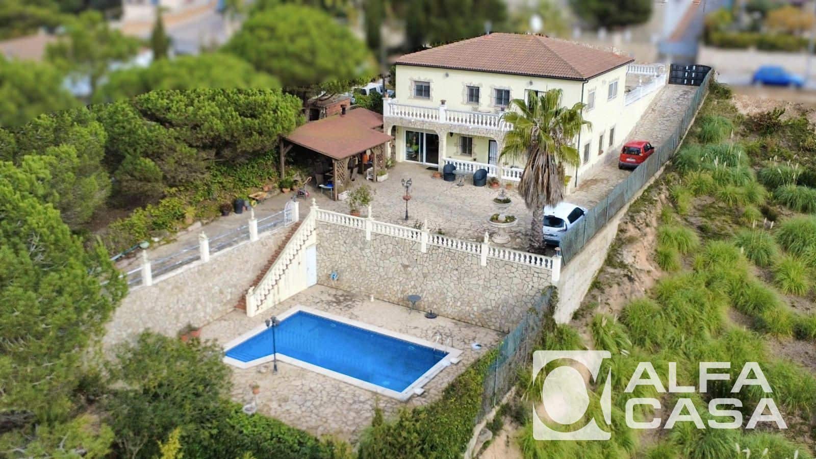 4 sypialnia Willa na sprzedaż w Lloret de Mar z basenem - 399 000 € (Ref: 9438967)