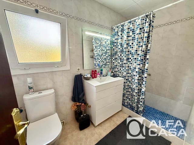 4 sovrum Villa till salu i Lloret de Mar med pool garage - 259 000 € (Ref: 9447324)