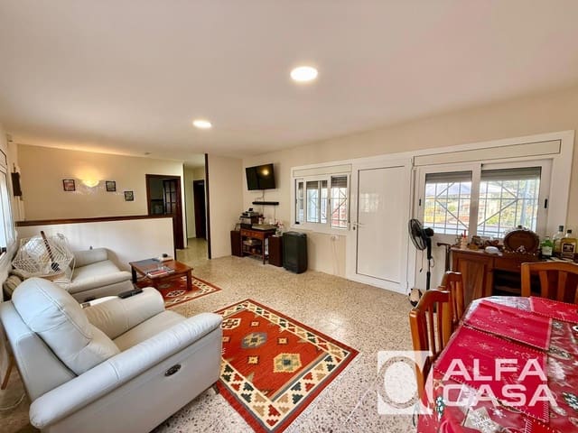 4 sovrum Villa till salu i Lloret de Mar med pool garage - 259 000 € (Ref: 9447324)