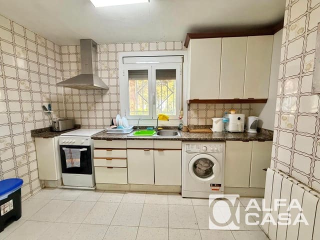 4 sovrum Villa till salu i Lloret de Mar med pool garage - 259 000 € (Ref: 9447324)