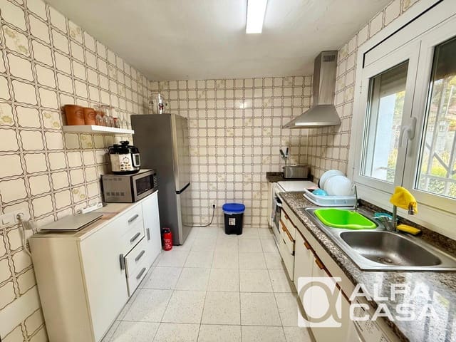 4 sovrum Villa till salu i Lloret de Mar med pool garage - 259 000 € (Ref: 9447324)