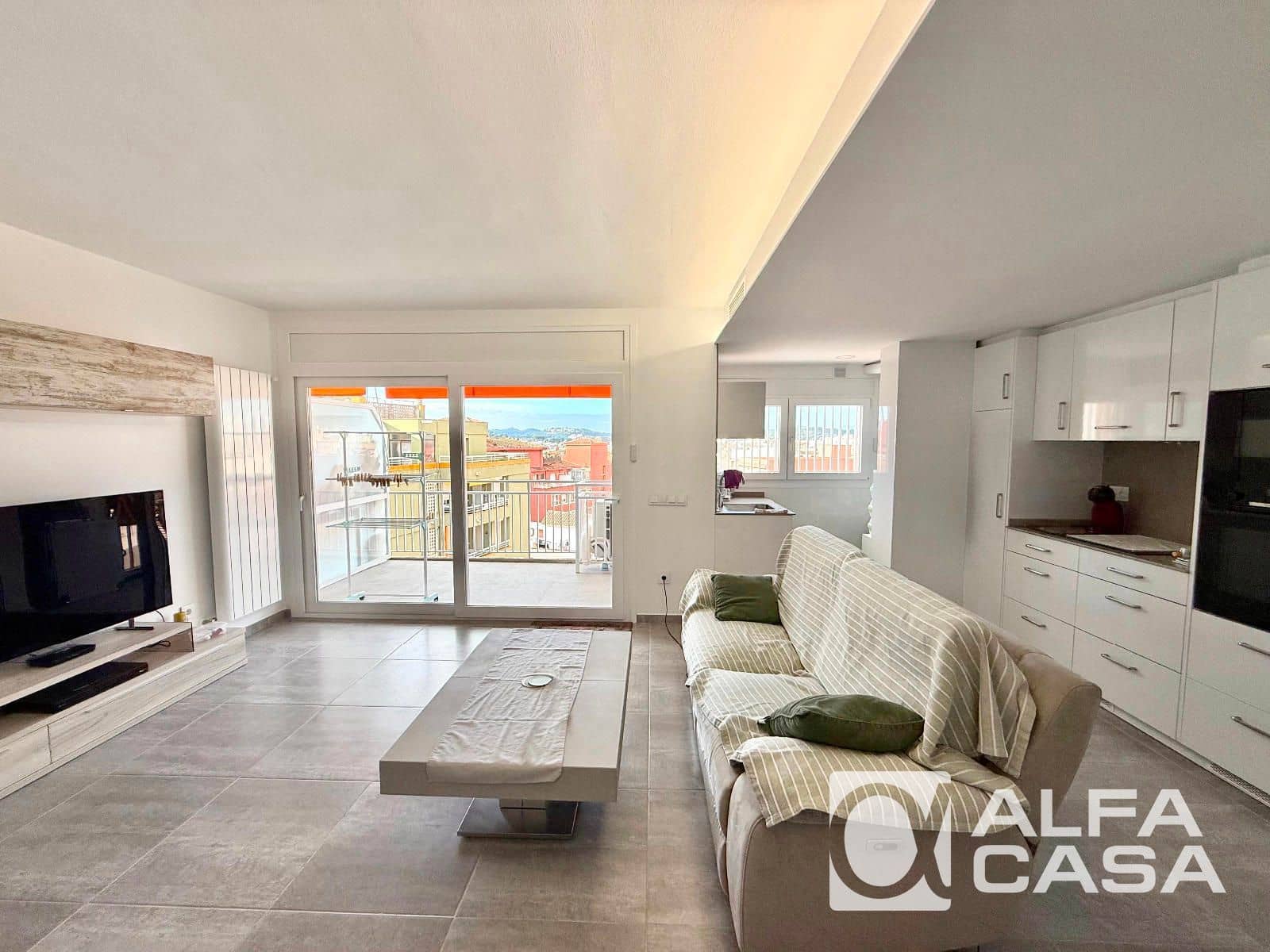 2 bedroom Flat for sale in Lloret de Mar with pool garage - € 230,000 (Ref: 9448486)