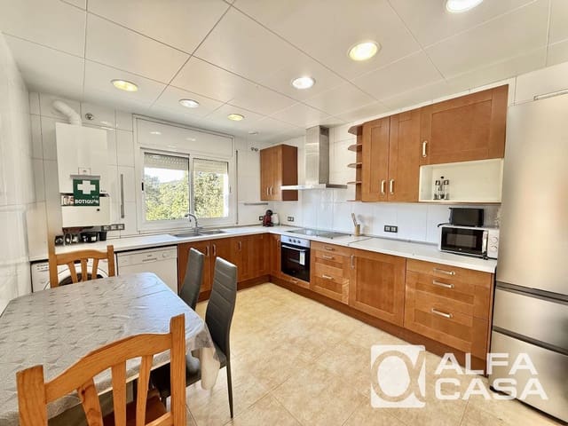 3 sypialnia Willa na sprzedaż w Lloret de Mar z basenem - 731 000 € (Ref: 9451171)