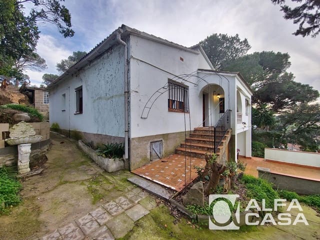 3 slaapkamer Villa te koop in Lloret de Mar met garage - € 259.000 (Ref: 9510302)