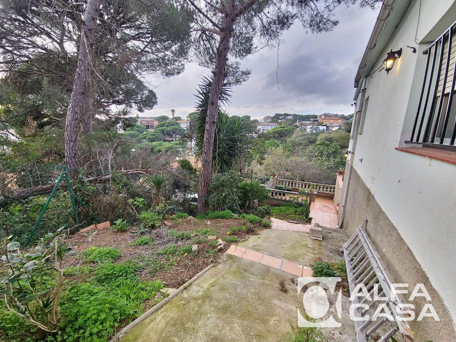 3 slaapkamer Villa te koop in Lloret de Mar met garage - € 259.000 (Ref: 9510302)
