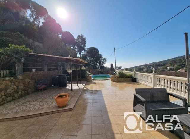 Chalet de 4 habitaciones en Lloret de Mar en venta con piscina garaje - 380.000 € (Ref: 9592253)