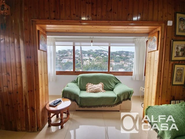 Chalet de 4 habitaciones en Lloret de Mar en venta con piscina garaje - 380.000 € (Ref: 9592253)
