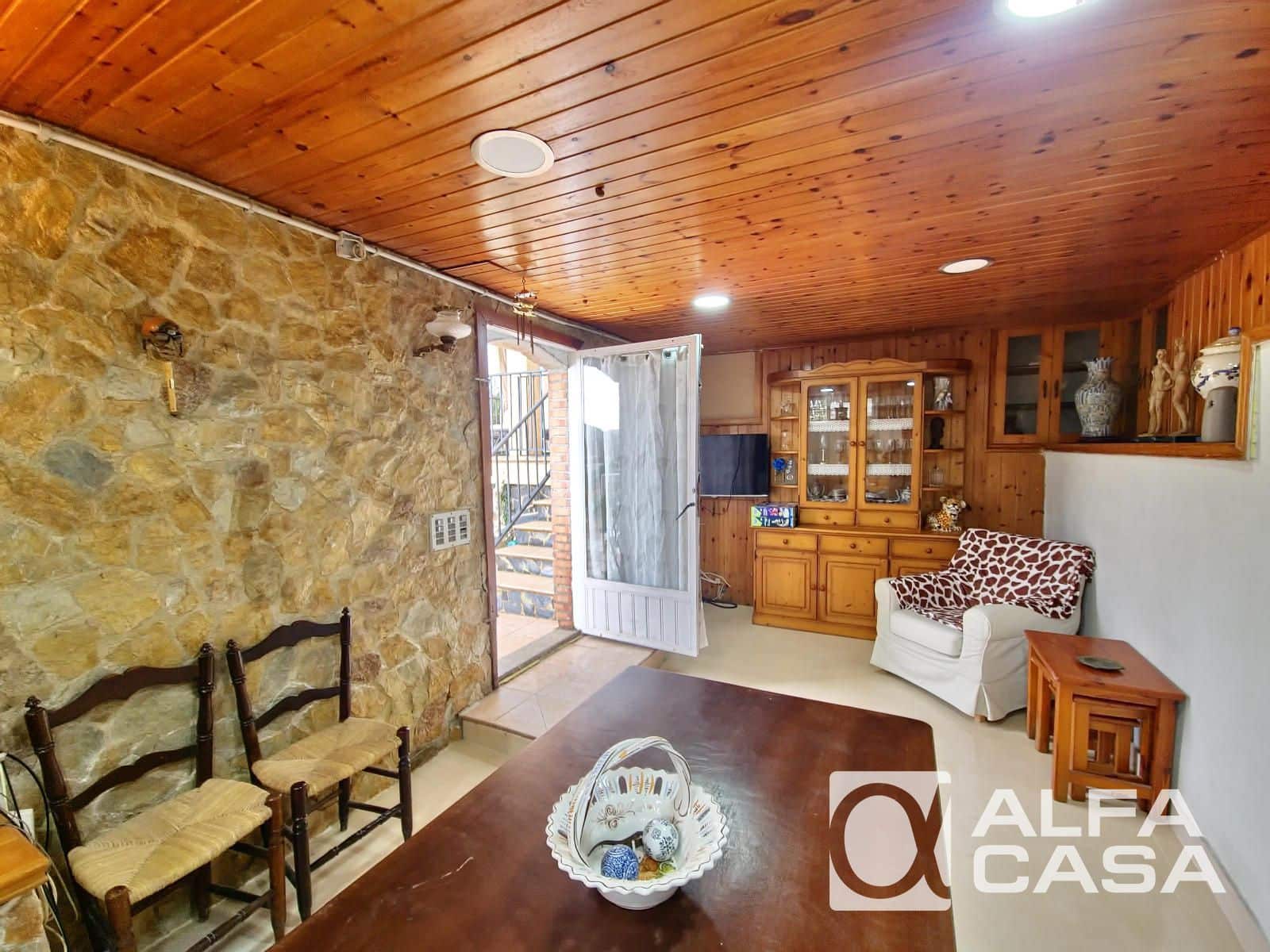 Chalet de 4 habitaciones en Lloret de Mar en venta con piscina garaje - 380.000 € (Ref: 9592253)