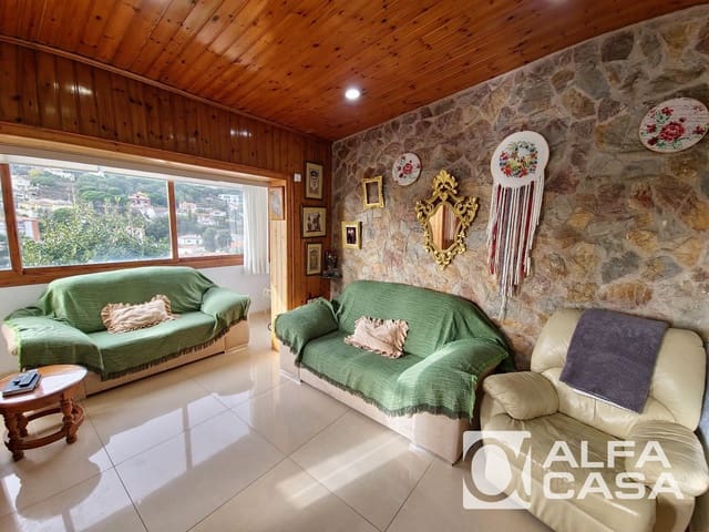 Chalet de 4 habitaciones en Lloret de Mar en venta con piscina garaje - 380.000 € (Ref: 9592253)