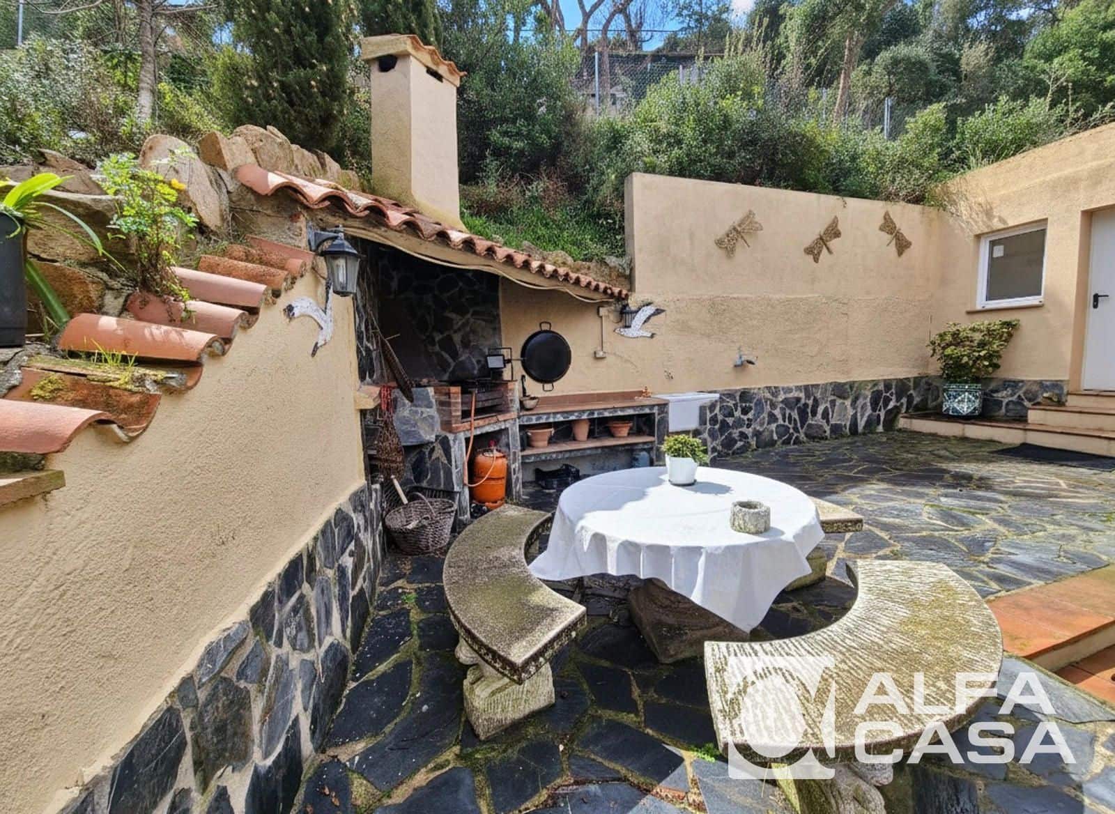 Chalet de 4 habitaciones en Lloret de Mar en venta con piscina garaje - 380.000 € (Ref: 9592253)