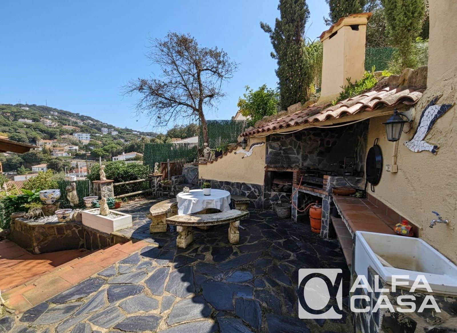 Chalet de 4 habitaciones en Lloret de Mar en venta con piscina garaje - 380.000 € (Ref: 9592253)