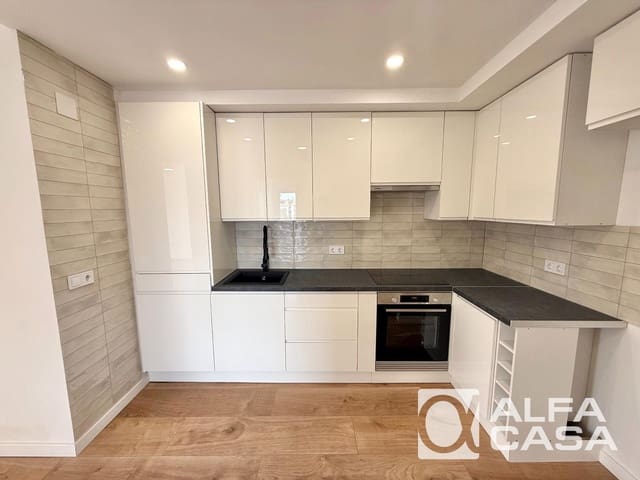 3 slaapkamer Flat te koop in Lloret de Mar met zwembad - € 249.000 (Ref: 9675138)