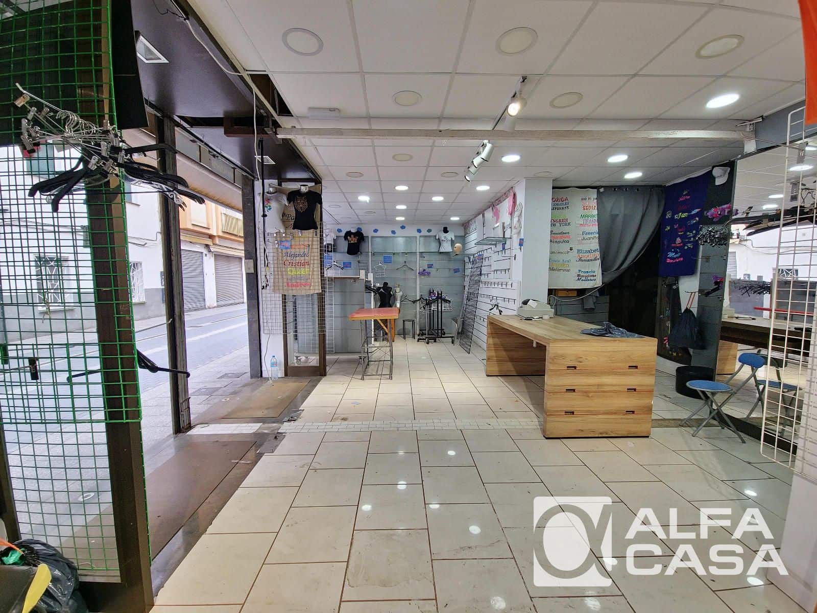 Commercial for sale in Lloret de Mar - € 160,000 (Ref: 9700180)