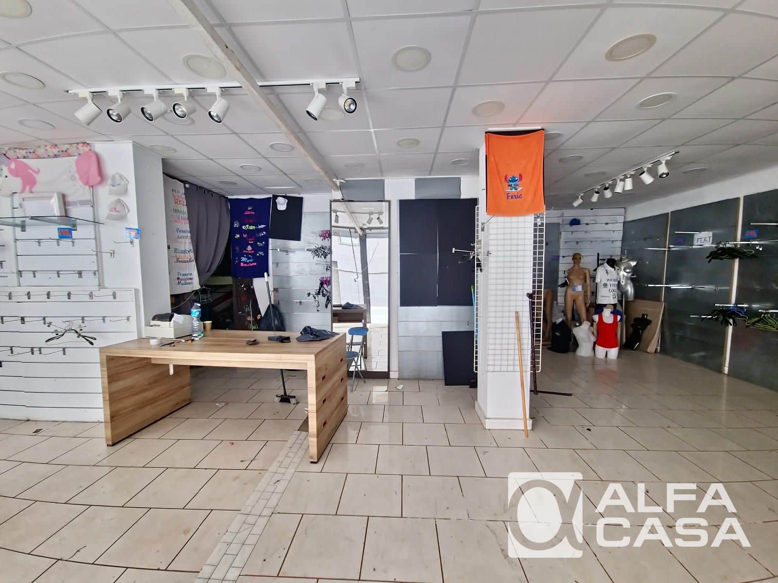 Commercial for sale in Lloret de Mar - € 160,000 (Ref: 9700180)
