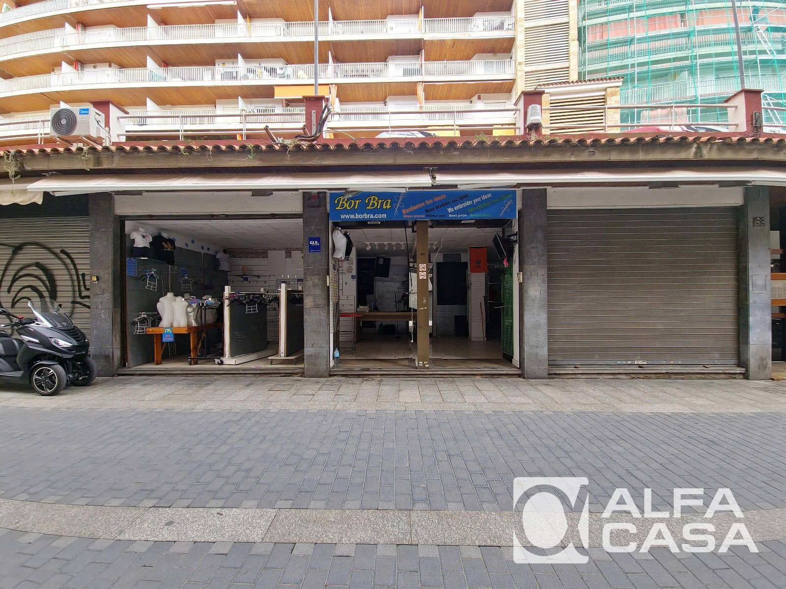 Commercial for sale in Lloret de Mar - € 160,000 (Ref: 9700180)