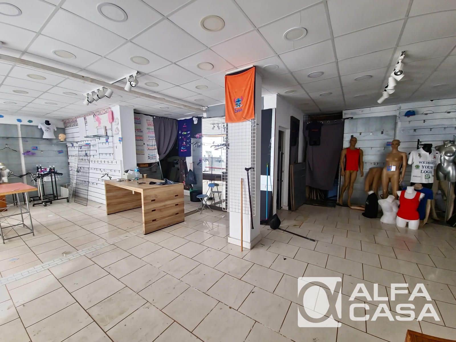 Commercial for sale in Lloret de Mar - € 160,000 (Ref: 9700180)