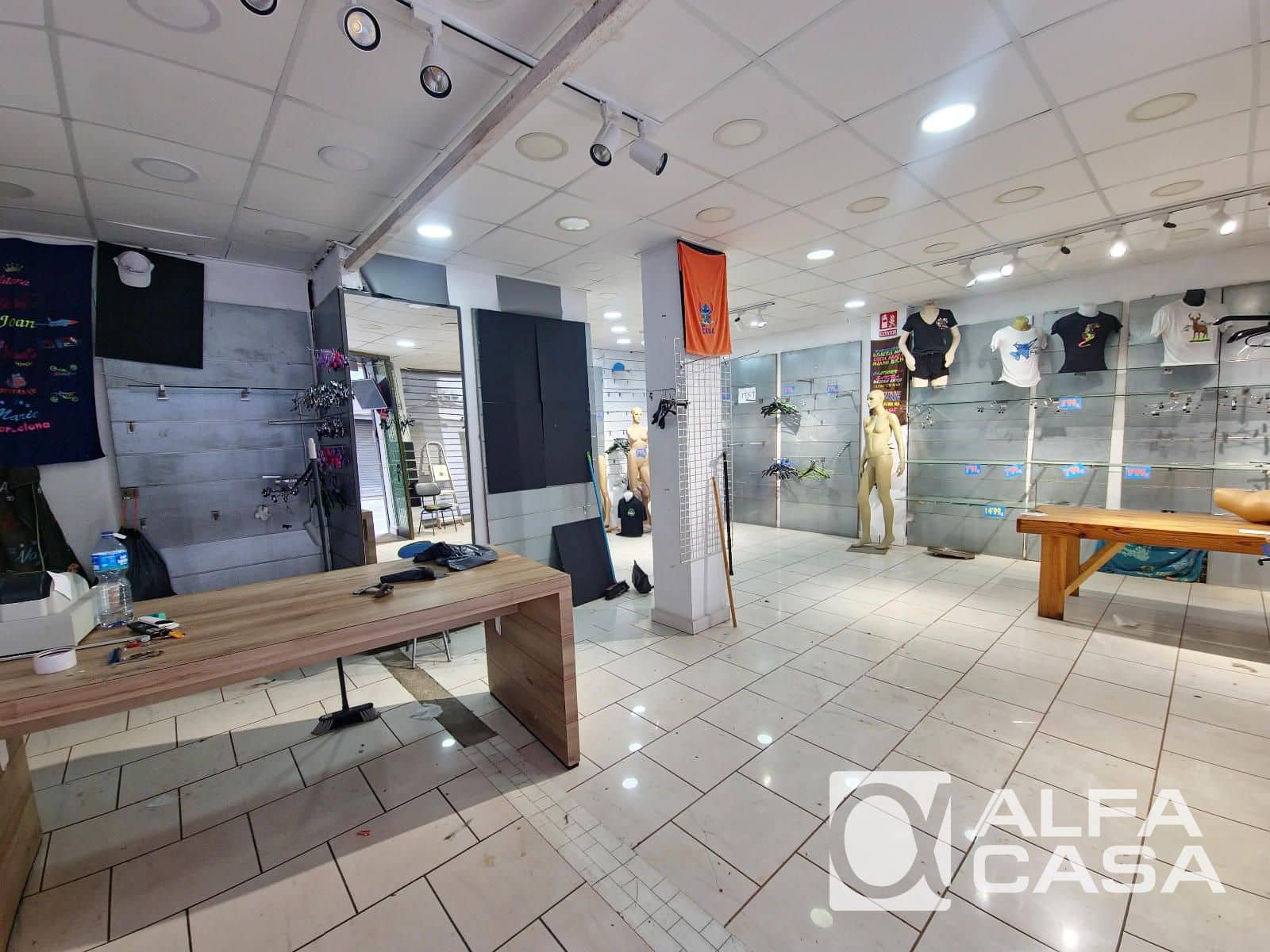 Commercial for sale in Lloret de Mar - € 160,000 (Ref: 9700180)