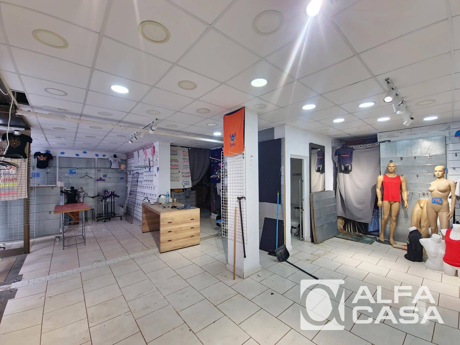 Commercial for sale in Lloret de Mar - € 160,000 (Ref: 9700180)