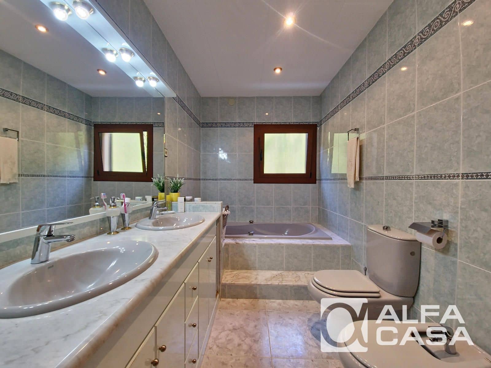 4 chambre Villa/Maison à vendre à Lloret de Mar avec garage - 668 000 € (Ref: 9734099)