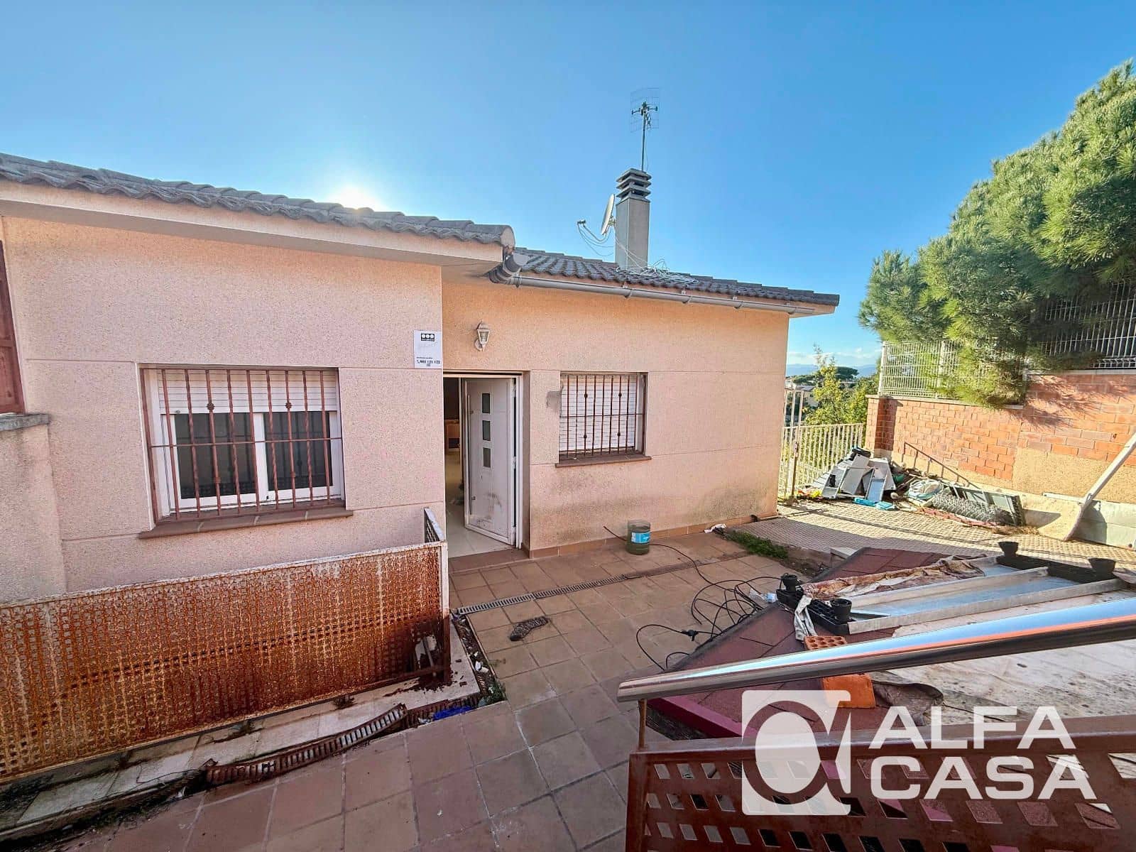 4 bedroom Villa for sale in Vidreres - € 160,000 (Ref: 9770024)