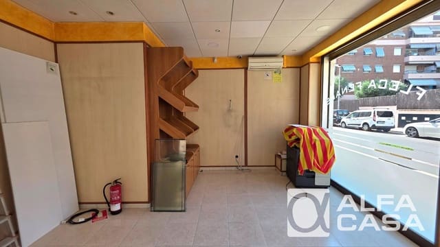 Commercial for sale in Lloret de Mar - € 200,000 (Ref: 9805280)