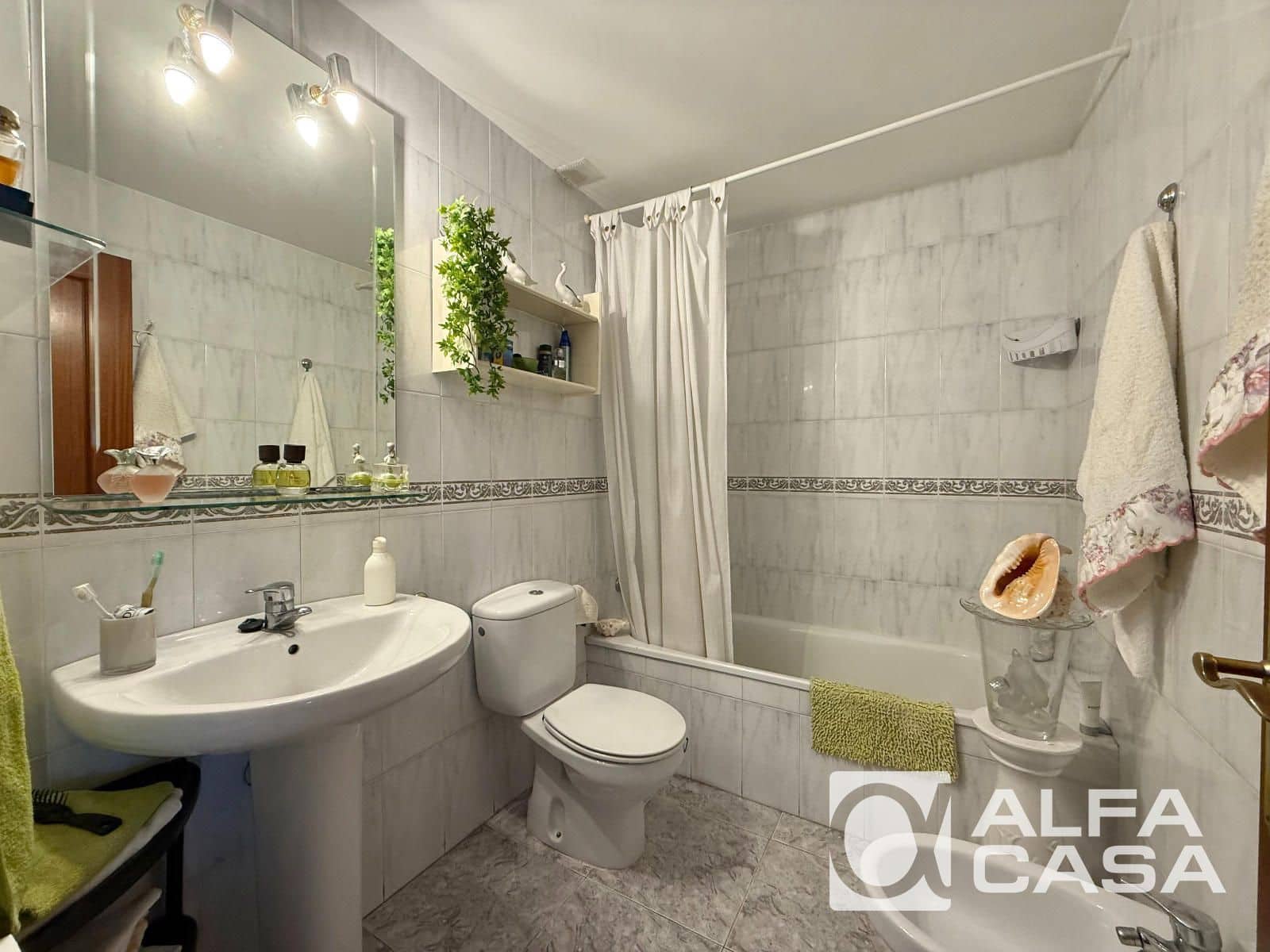 3 soveværelse Lejlighed til salg i Lloret de Mar med swimmingpool garage - € 300.000 (Ref: 9819945)