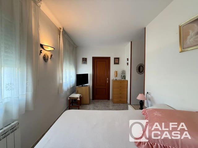 3 makuuhuone Asunto myytävänä paikassa Lloret de Mar mukana uima-altaan 
autotalli - 295 000 € (Ref: 9819945)