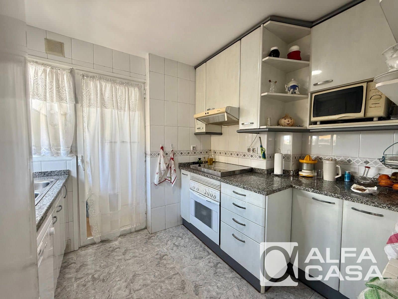 3 soveværelse Lejlighed til salg i Lloret de Mar med swimmingpool garage - € 300.000 (Ref: 9819945)