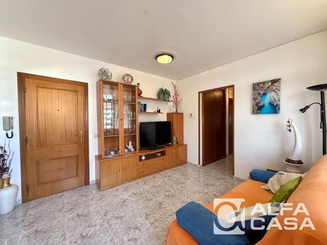 Piso de 3 habitaciones en Lloret de Mar en venta con piscina garaje - 300.000 € (Ref: 9819945)