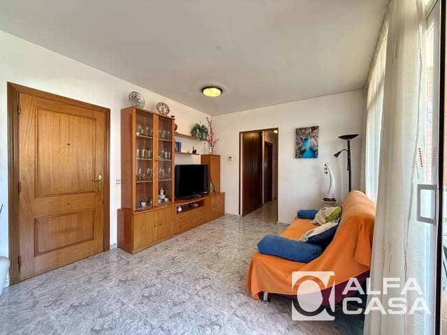 Piso de 3 habitaciones en Lloret de Mar en venta con piscina garaje - 300.000 € (Ref: 9819945)