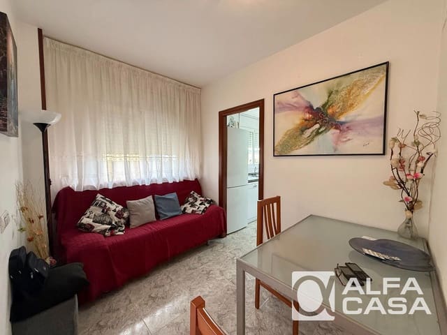 Piso de 3 habitaciones en Lloret de Mar en venta con piscina garaje - 300.000 € (Ref: 9819945)