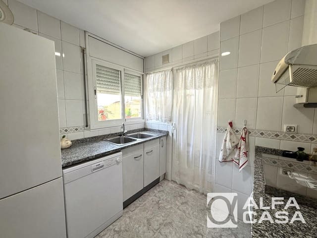 3 makuuhuone Asunto myytävänä paikassa Lloret de Mar mukana uima-altaan 
autotalli - 295 000 € (Ref: 9819945)