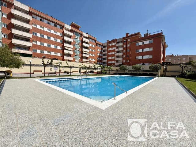 Piso de 3 habitaciones en Lloret de Mar en venta con piscina garaje - 300.000 € (Ref: 9819945)