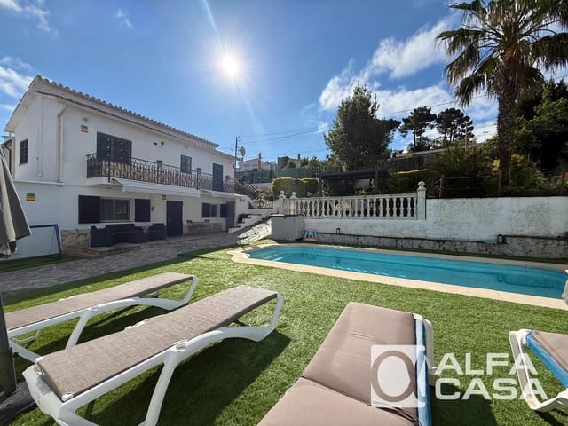 3 bedroom Villa for sale in Lloret de Mar with pool - € 325,000 (Ref: 9823785)