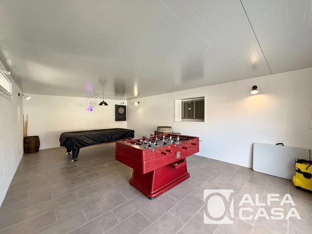 3 bedroom Villa for sale in Lloret de Mar with pool - € 325,000 (Ref: 9823785)