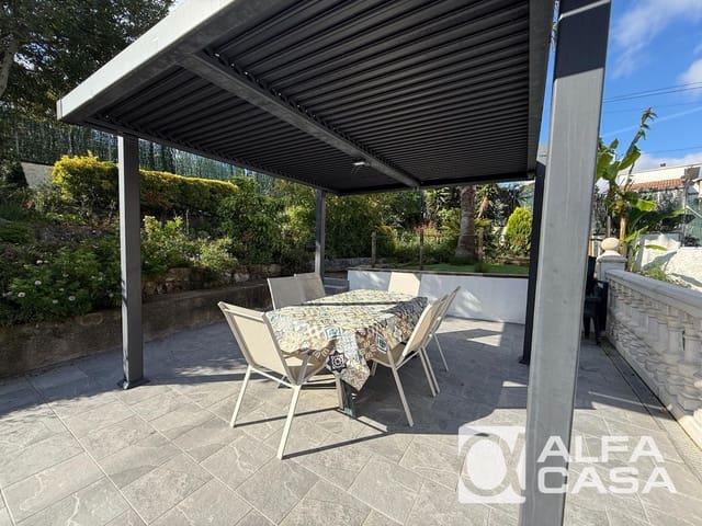 3 bedroom Villa for sale in Lloret de Mar with pool - € 325,000 (Ref: 9823785)