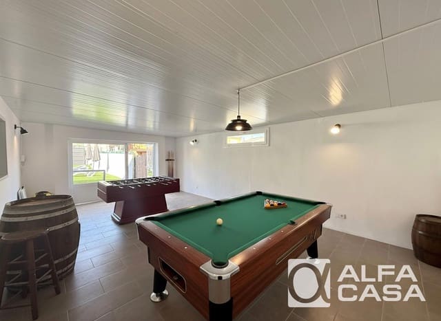 3 bedroom Villa for sale in Lloret de Mar with pool - € 325,000 (Ref: 9823785)