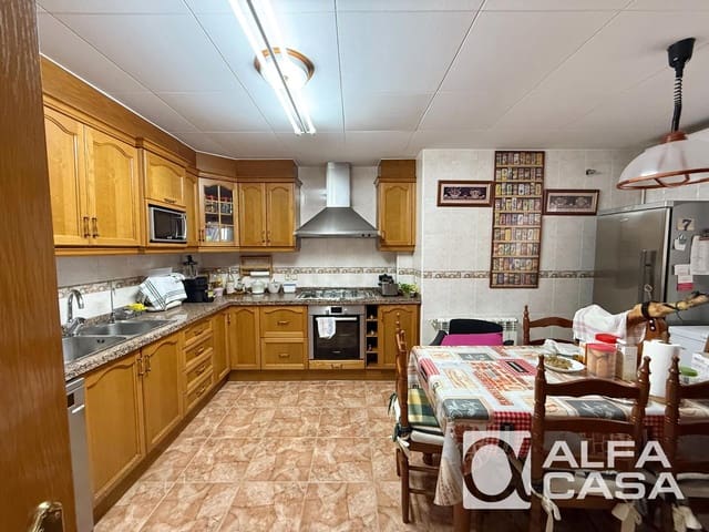 4 bedroom Flat for sale in Lloret de Mar with garage - € 409,000 (Ref: 9836787)